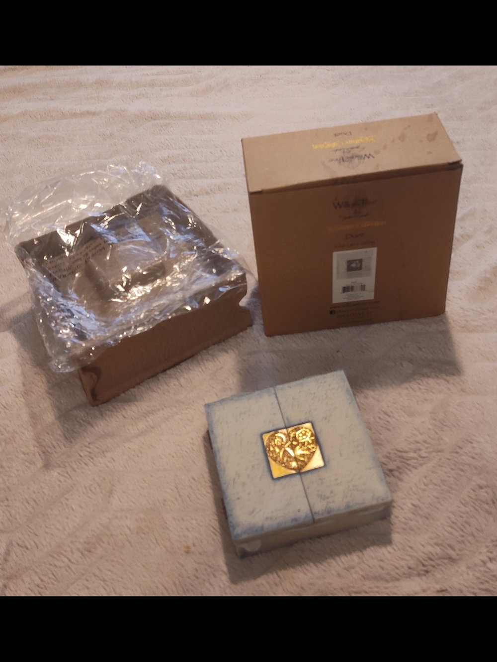 NWT! 2015 Willow Tree cream and gold keepsake box with heart accent